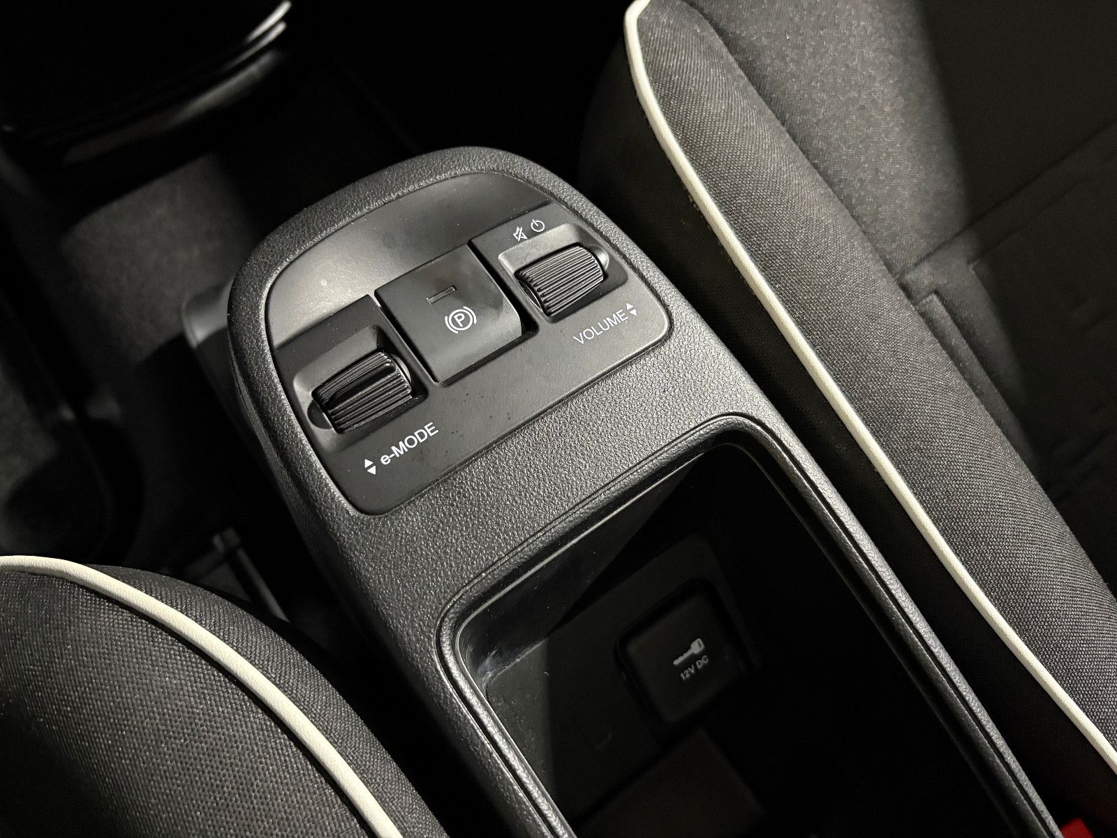 Fahrzeugabbildung Fiat 500e/Basis/TEMPOMAT/APPLE/KLIMA/SPURHALTEASSISTE