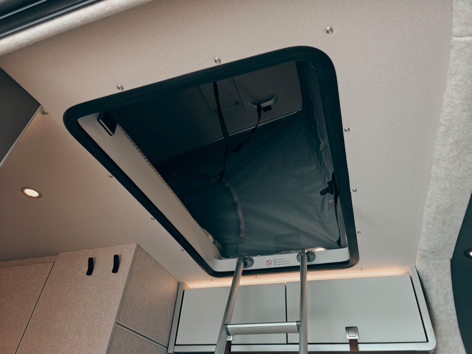 Fahrzeugabbildung HYMER / ERIBA / HYMERCAR GRAND CANYON S 4x4 MB 600 2025 - SCHLAFDACH