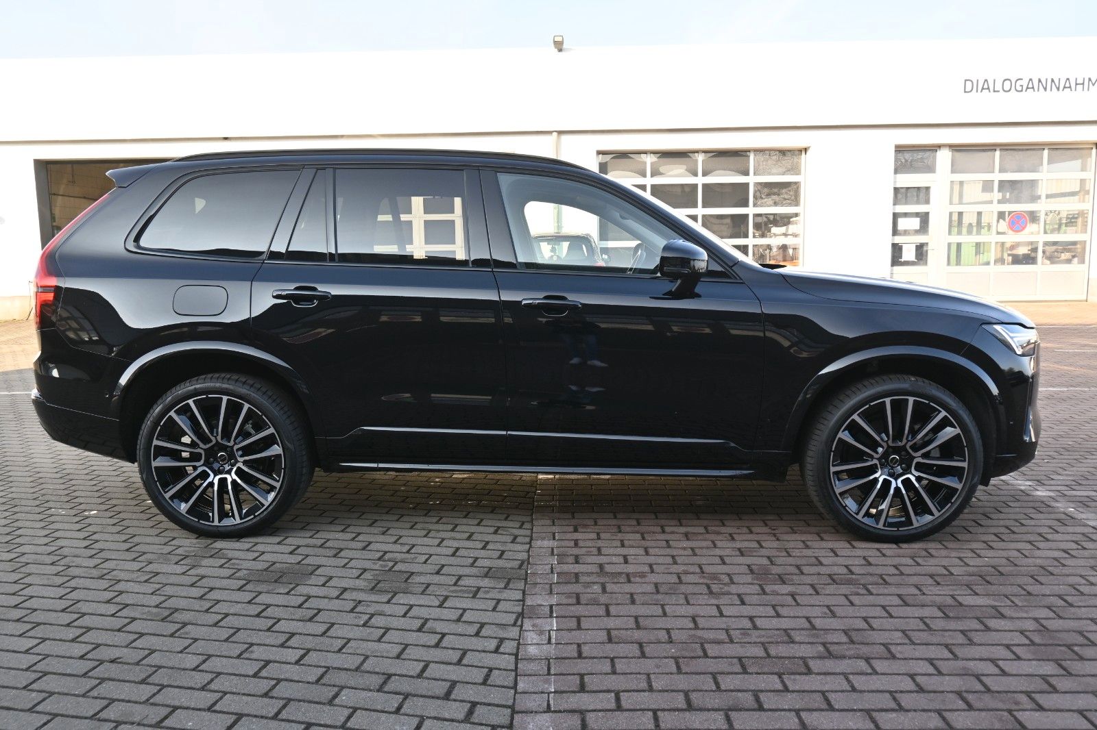 Fahrzeugabbildung Volvo XC90 T8 AWD Ultra Dark*STDHZG*360**LUFT*B&W*22"