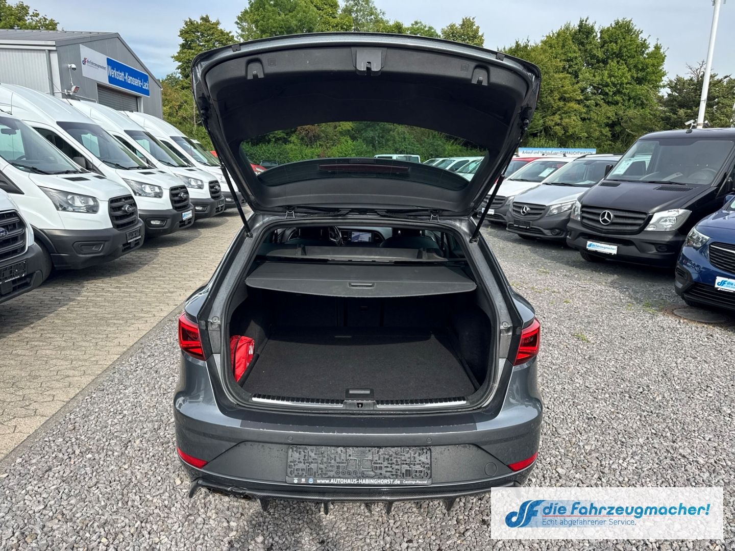 Fahrzeugabbildung SEAT Leon ST FR 2.0 TDI Sportpaket Navi  Soundsystem