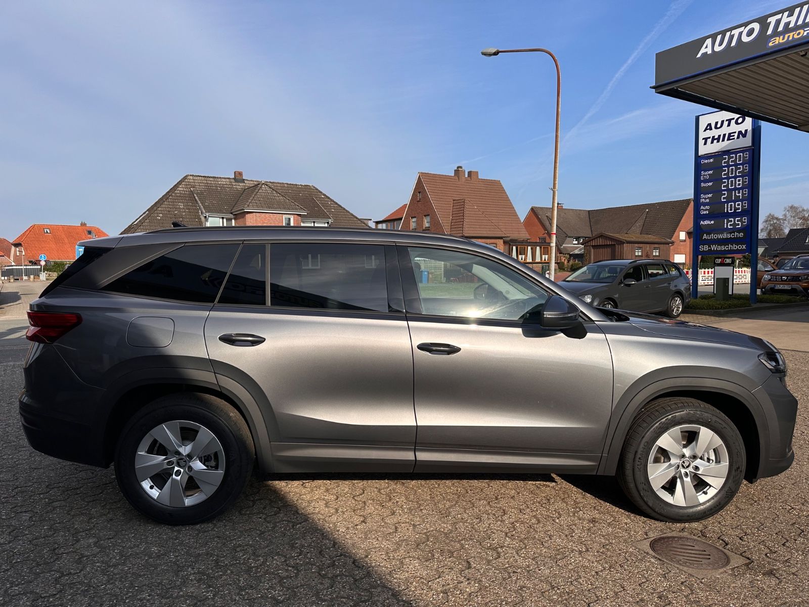 Fahrzeugabbildung SKODA Kodiaq 1.5 eTSI Selection DSG ACC/LED/PDC/SHZ