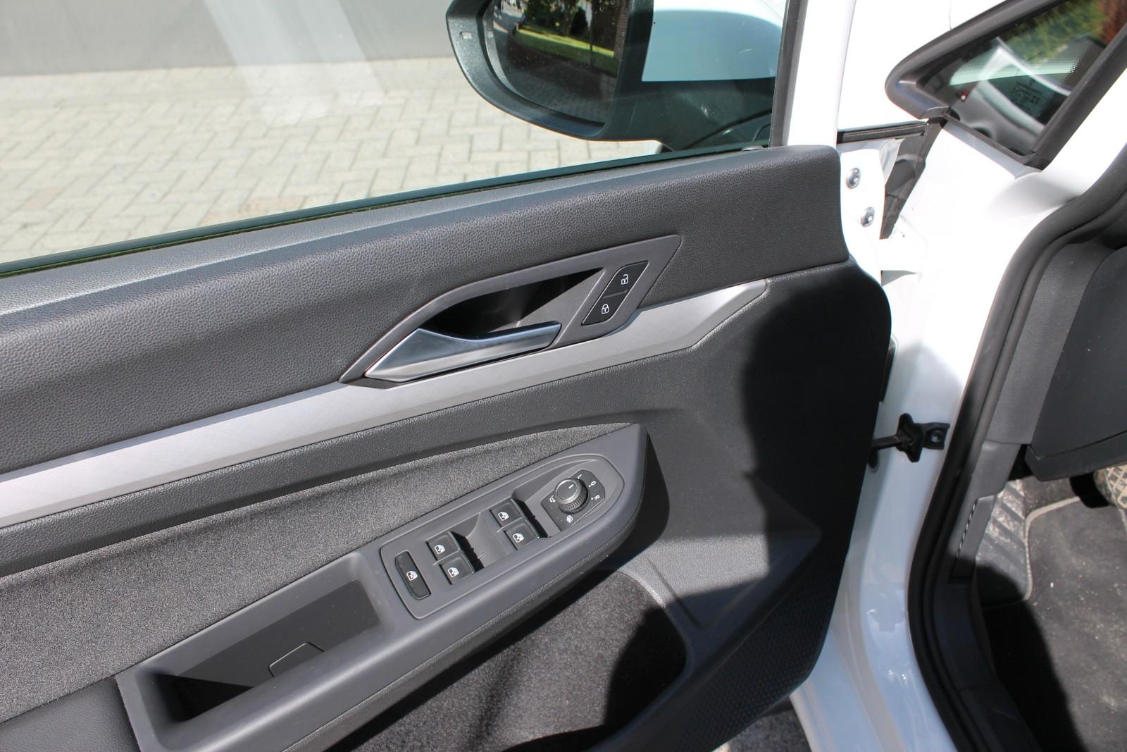 Volkswagen Golf VIII Lim. 1.5 TSI Life-Navi-AHK, миниатюра 13
