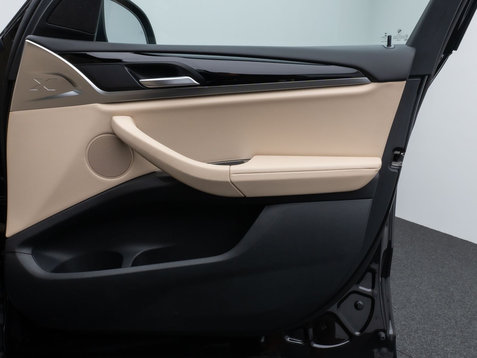 Fahrzeugabbildung BMW X3 xD20d  Kamera DAB HiFi Lnkrhzg Komfort Sport