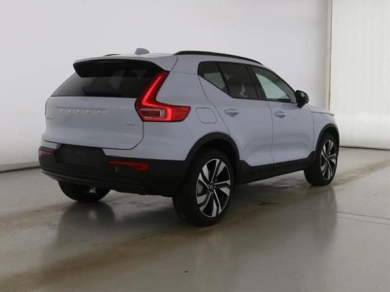 Fahrzeugabbildung Volvo XC40 B4B Plus Dark