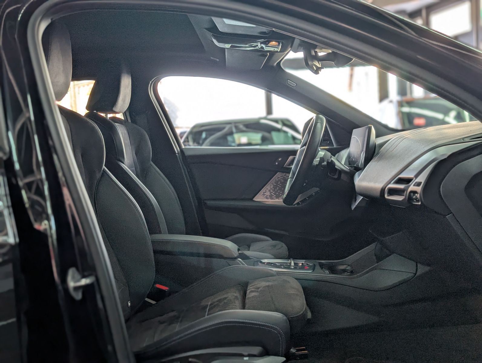 Fahrzeugabbildung BMW 118 d M Sport SHADOW PANO KAM LEDER APP LED 18"