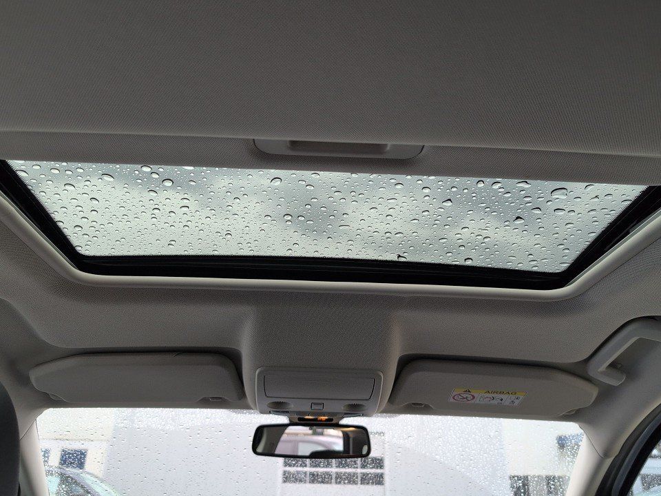 Fahrzeugabbildung Ford ECOSPORT 1.0T AUT TITANIUM X PANO NAV+KAM+KLIMAA