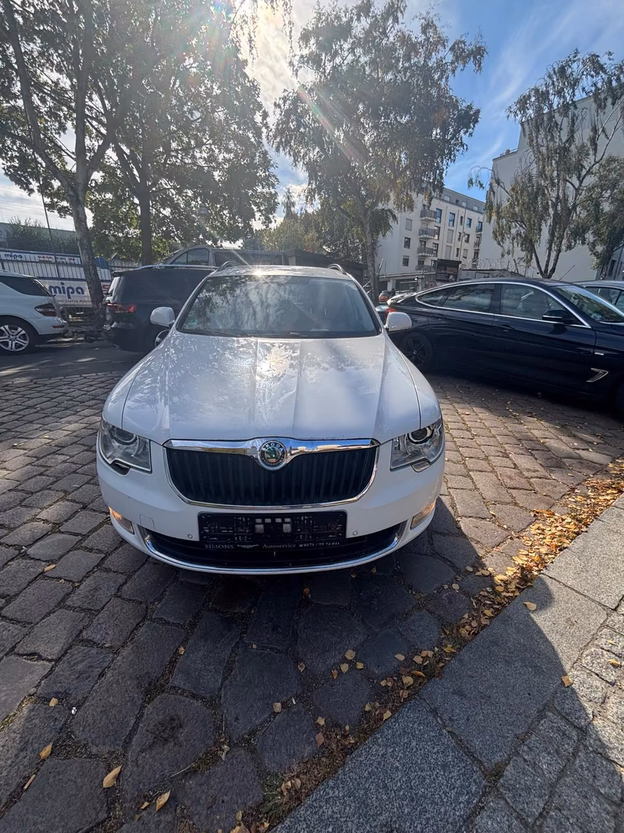 Skoda Superb 2011 — photo 5