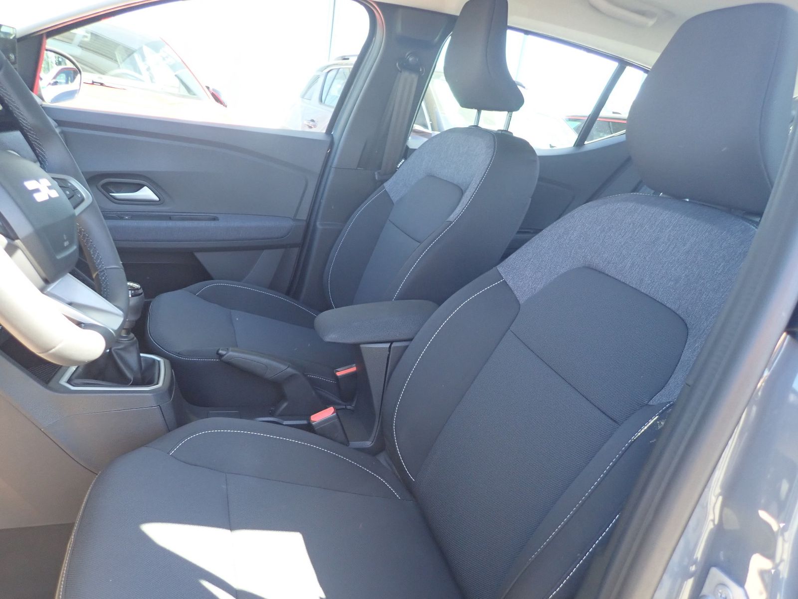 Fahrzeugabbildung Dacia Sandero Expression TCe 100
