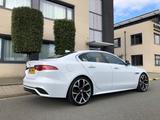 Jaguar XE D200 R-DYNAMIC BLACK R-DYNAMIC BLACK - Jaguar XE aus 2021