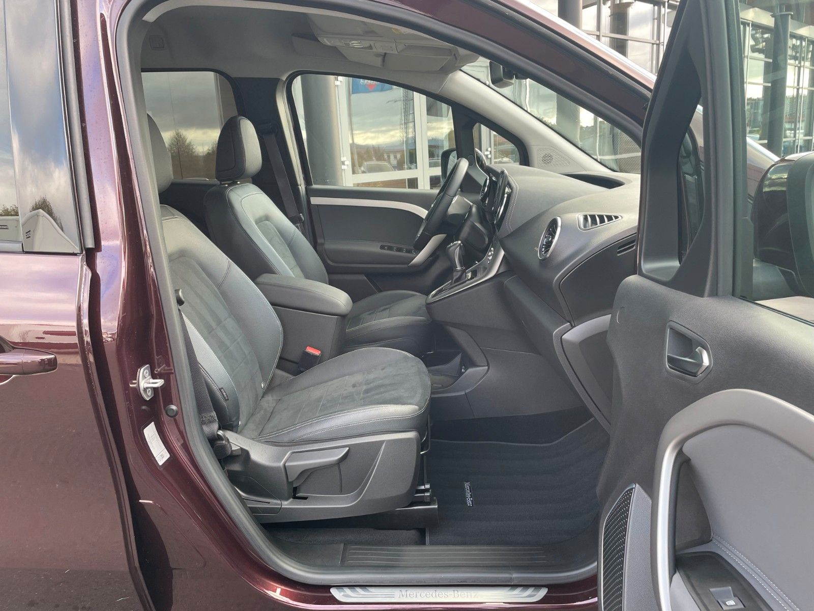 Fahrzeugabbildung Mercedes-Benz T 180 Power Plus Autom Kamera AHK LED MBUX