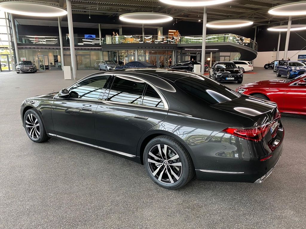 Image of Mercedes-Benz S 580