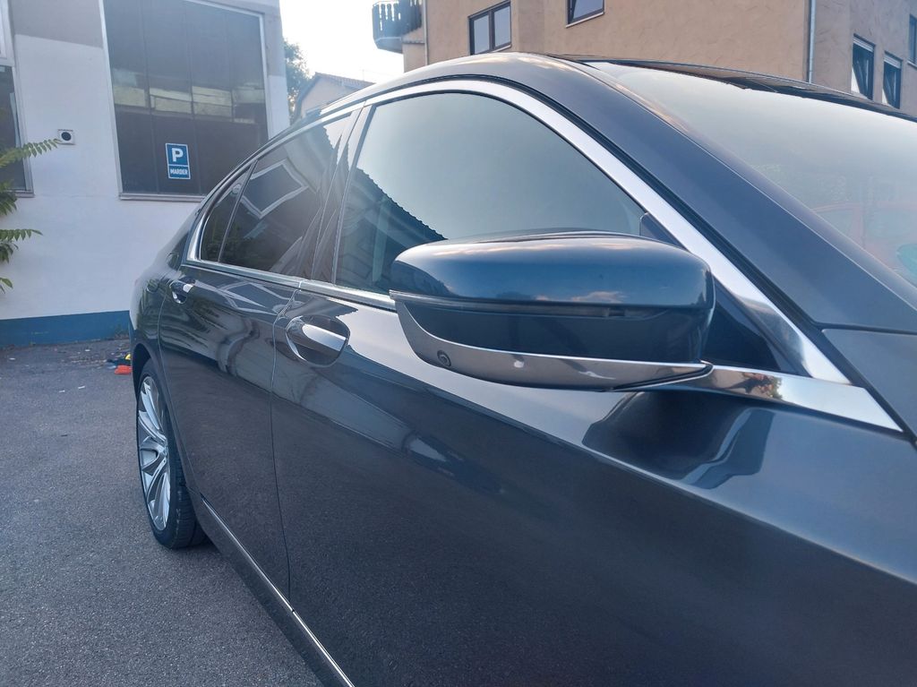 Image of BMW 730