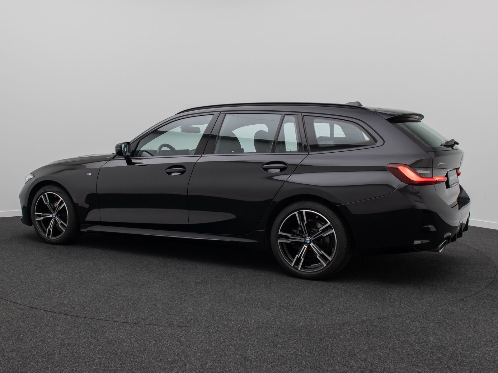 Fahrzeugabbildung BMW 320d xD M Sport DAB Alarm HUD Widscreen 18Zoll