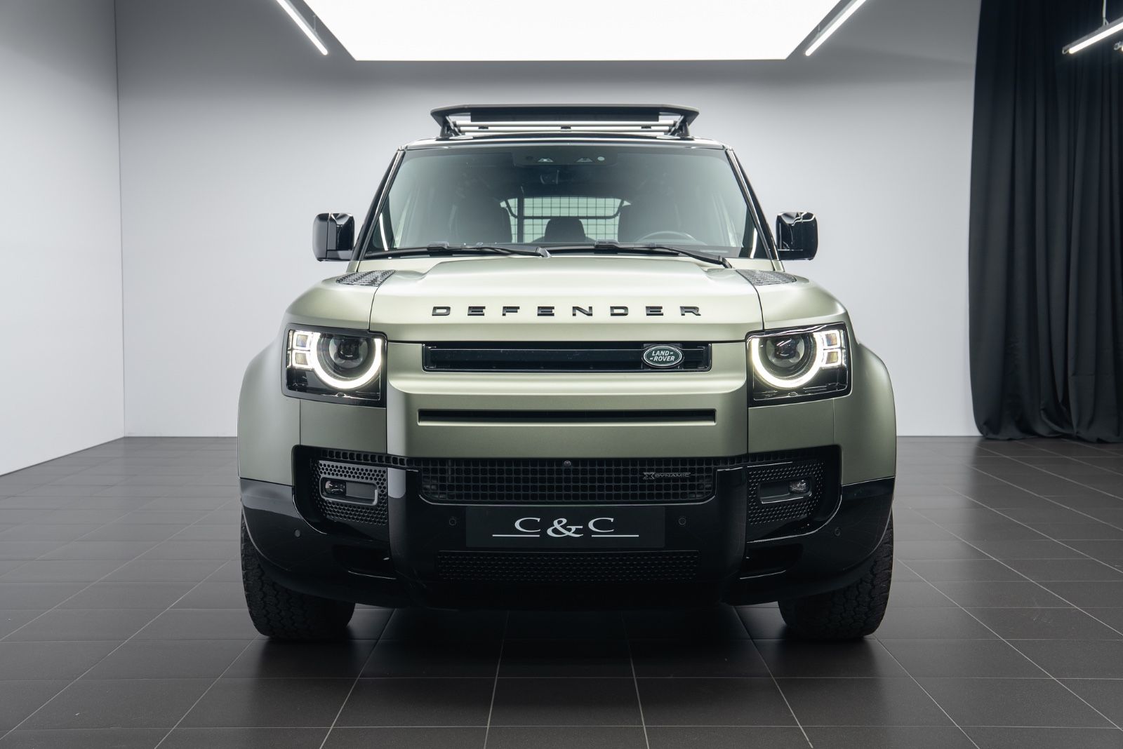 Fahrzeugabbildung Land Rover Defender 110 X-Dynamic SE EXPLORER/BLACK/PPF