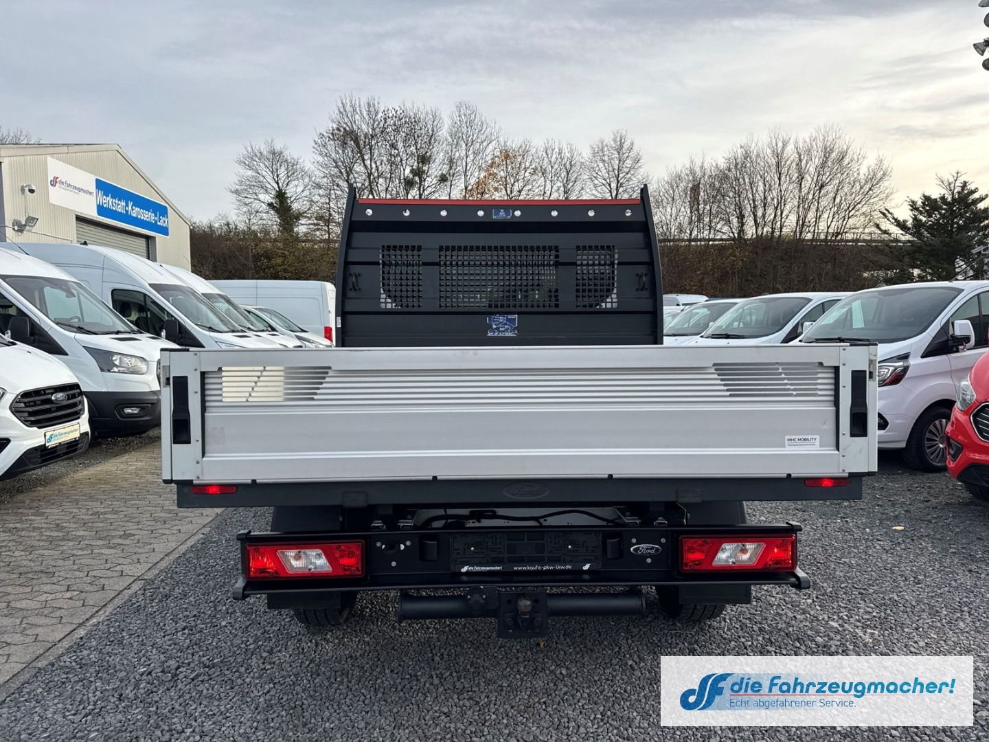 Fahrzeugabbildung Ford Transit Pritsche 350 L2 Doppelkabine Basis AHK D