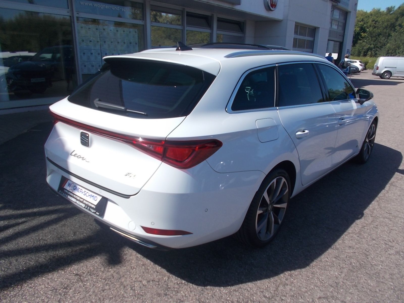 Fahrzeugabbildung SEAT Leon FR Sportstourer 1.5 eTSI DSG + AHK