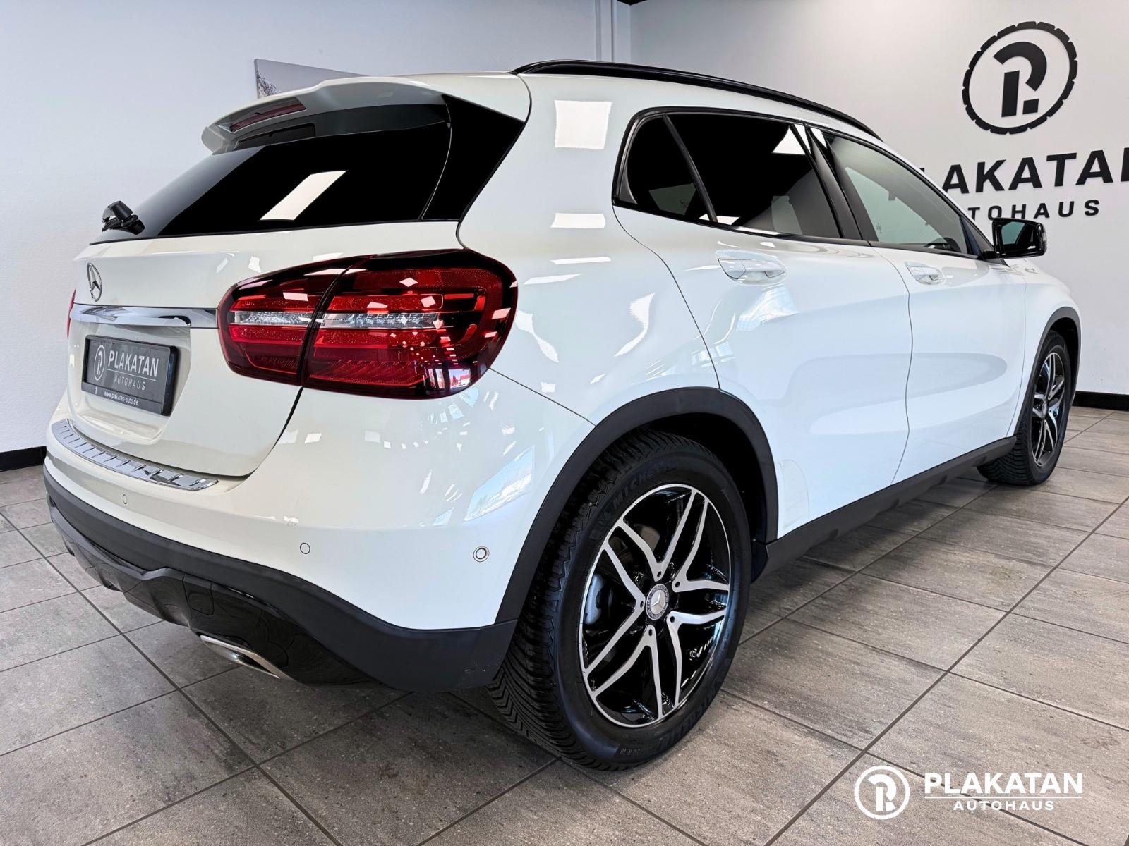 Mercedes-Benz GLA 200 AMG Night Packet Panorama Memory
