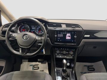 Volkswagen Touran - 12
