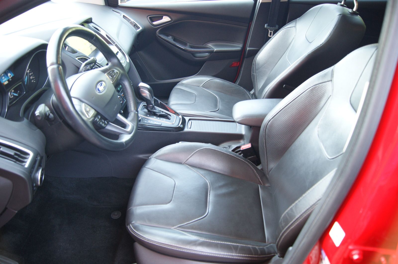 Fahrzeugabbildung Ford Focus Turnier 1.5 Titanium Aut RACEROT ACC STHZG