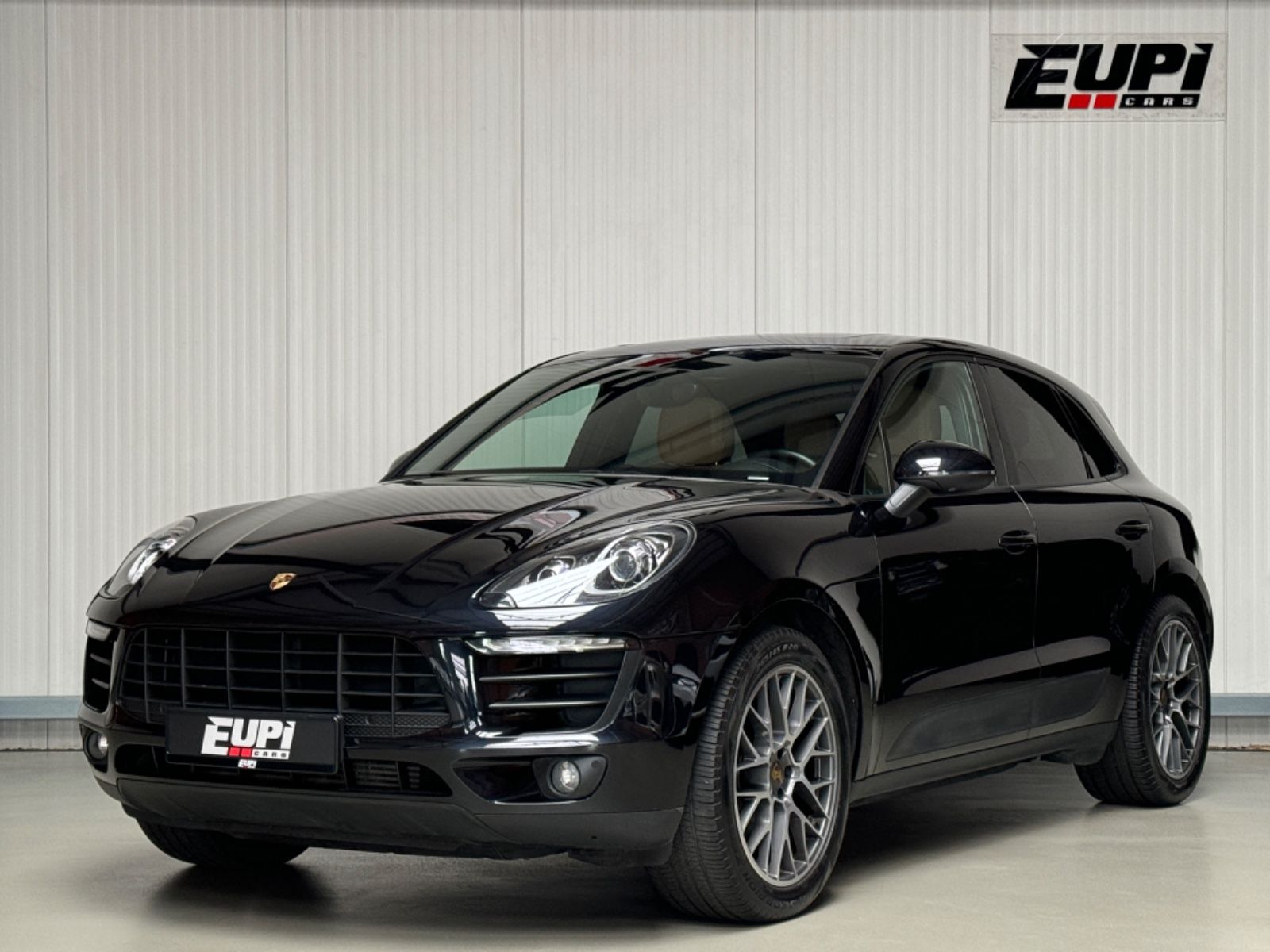 Fahrzeugabbildung Porsche Macan 2.0/Bose/Luftfahr./Sport Chrono/SAGA