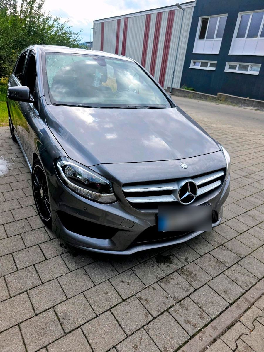 MERCEDES-BENZ B 180