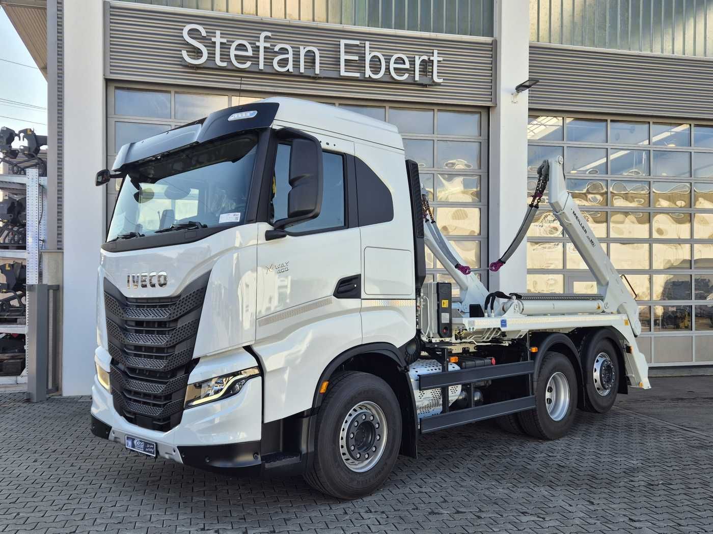 Fahrzeugabbildung Iveco X-Way AS280X46Y/PS ON 6x2 Meiller AK16 Intarder