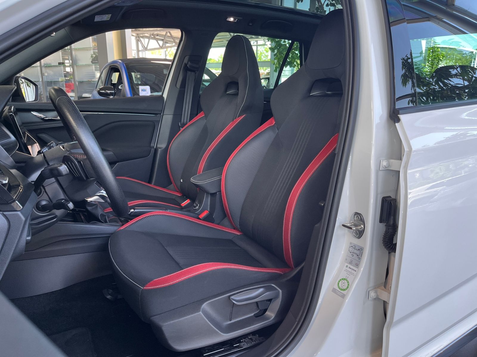 Fahrzeugabbildung SKODA Kamiq Monte Carlo PANO LED NAVI ALU