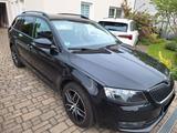 Skoda Octavia 1.8 TSI Style Combi Style AHK schwarz - Skoda Octavia mit Benzin-Antrieb: Kombi, 1.8