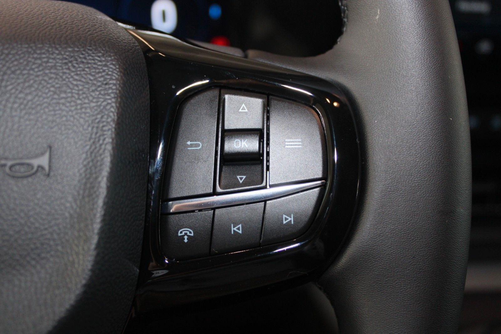 Fahrzeugabbildung Ford Tourneo Custom L1 TREND 8-Sitze LED NAVI CAM uvm