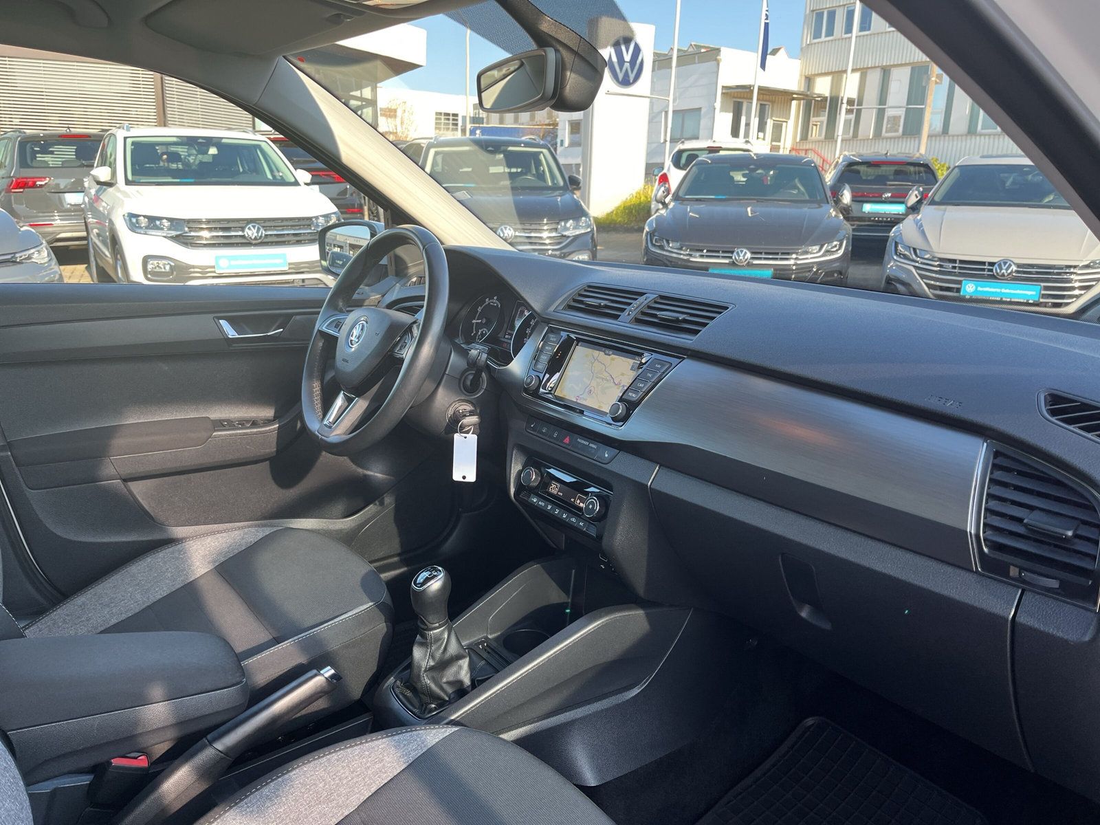 Fahrzeugabbildung SKODA Fabia Combi 1.0 TSI Drive 125 LED PANO KAMERA AC