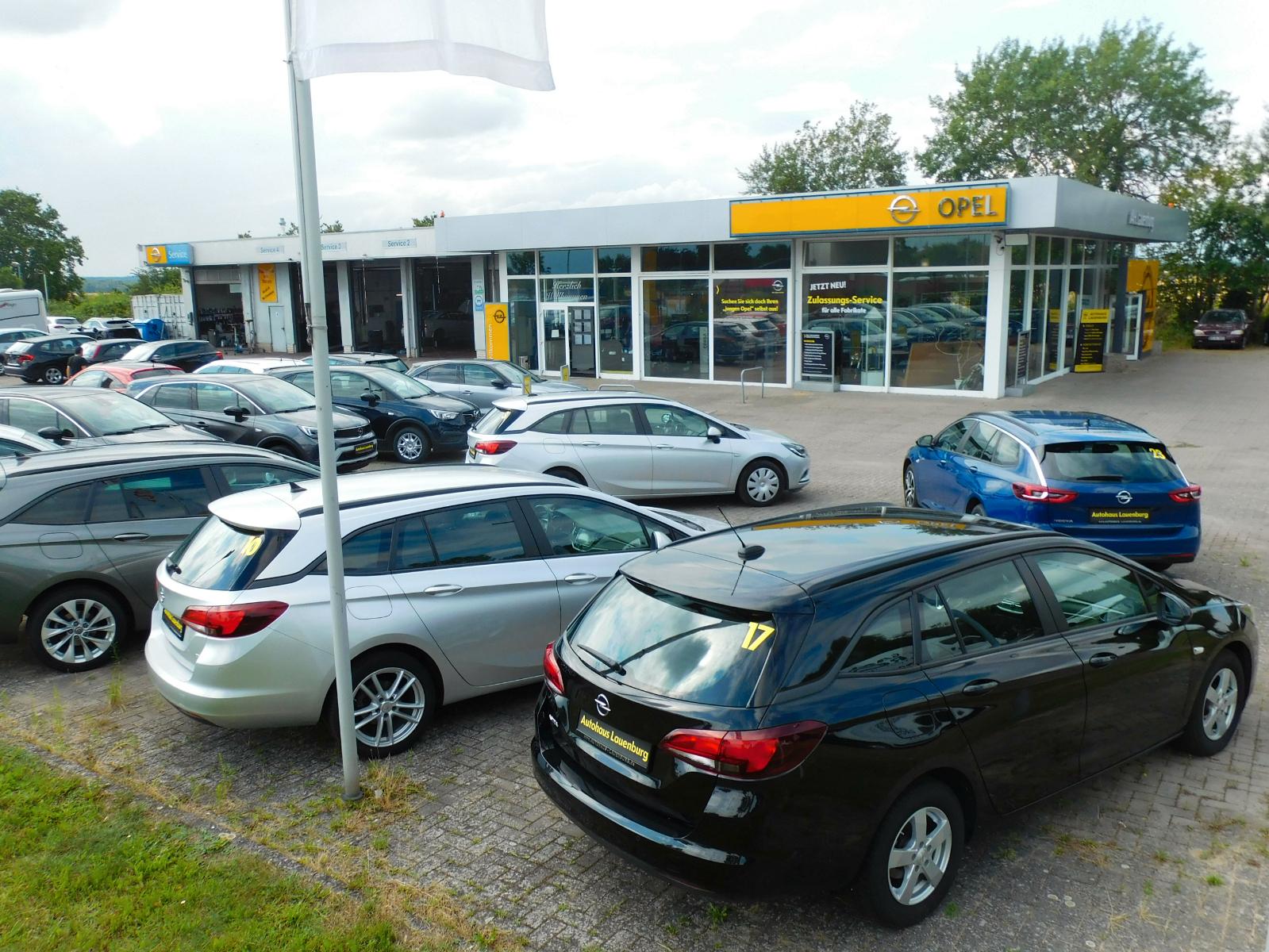 Opel Astra 2011 — photo 17
