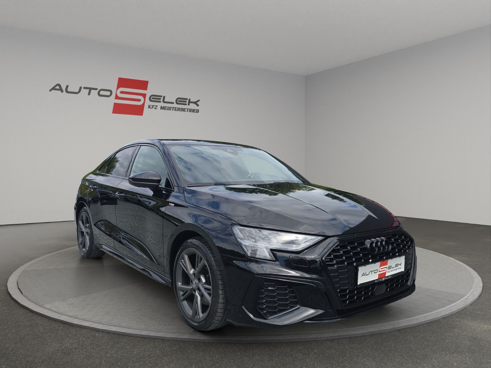Fahrzeugabbildung Audi A3 Limousine 35 TFSI 3x S line CarPlayer LED