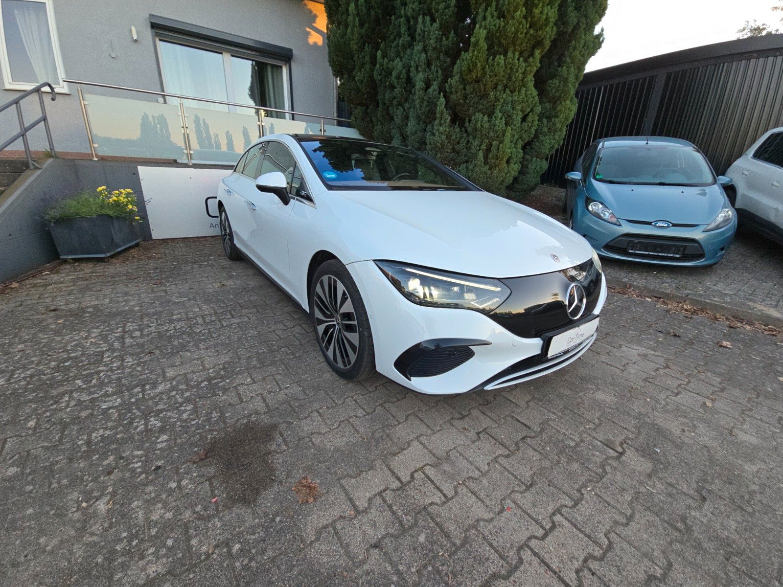 MERCEDES-BENZ EQE 350*Leder*Navi*Digital Light*Pano*93,8%SoH