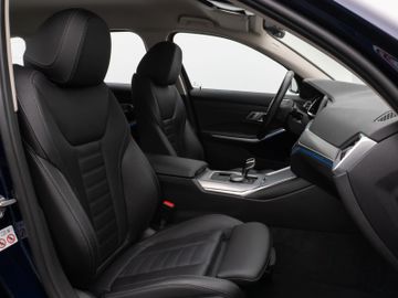 Fahrzeugabbildung BMW 320d xD Sport Line Kamera Laser HiFi AHK Komfort