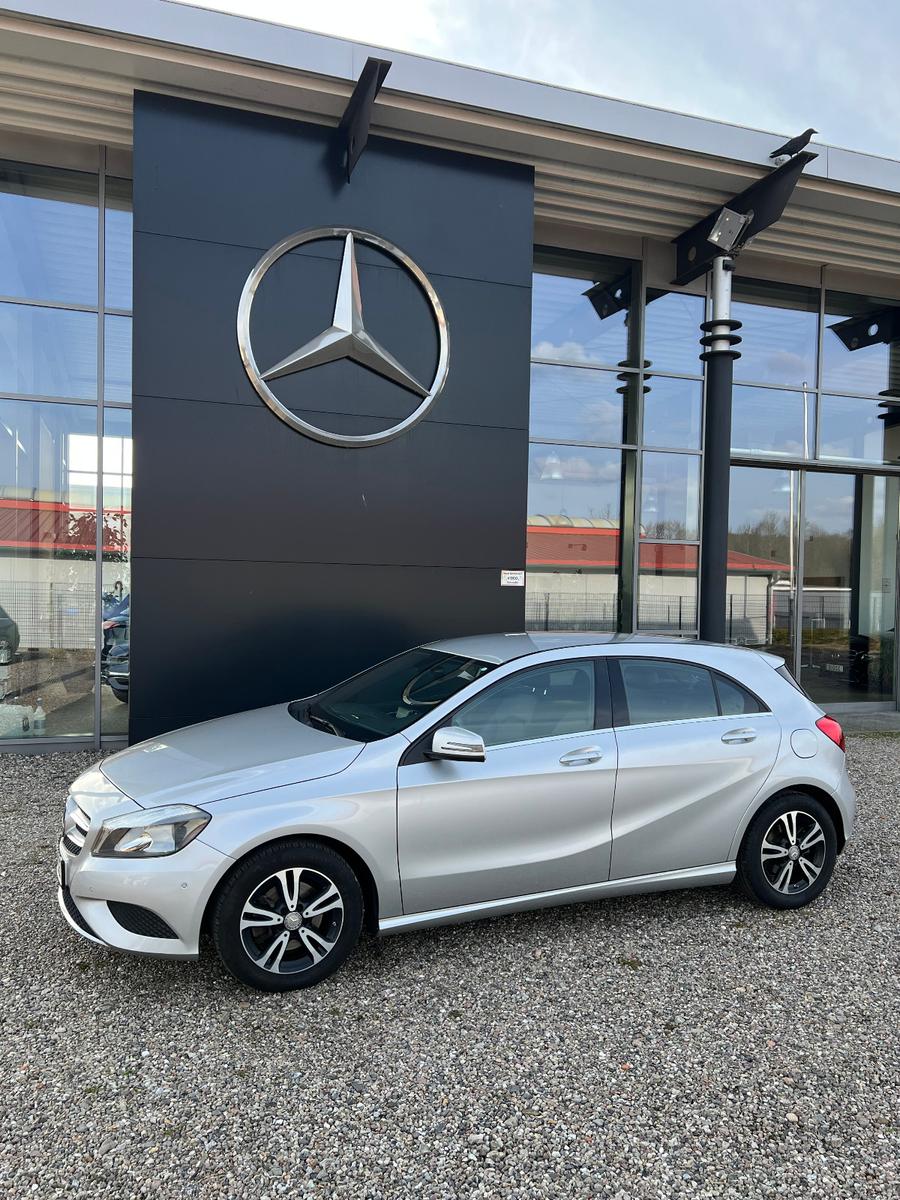 Mercedes-Benz A 180    *Style*Navi*Sitzheizung*Parktronic*