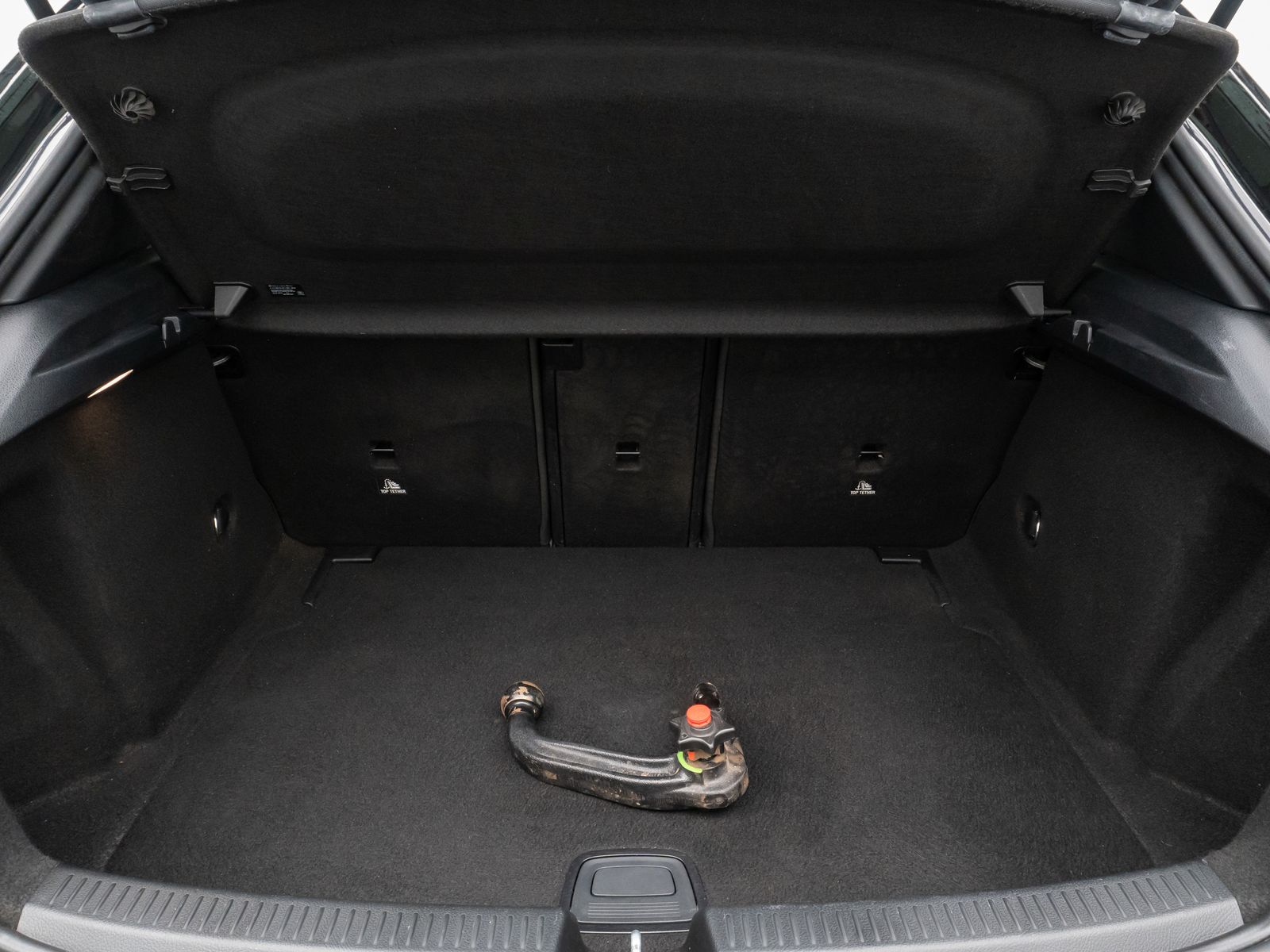 Fahrzeugabbildung Mercedes-Benz A250 AMG Line Kamera AHK Alarm Sportsitz 18Zoll