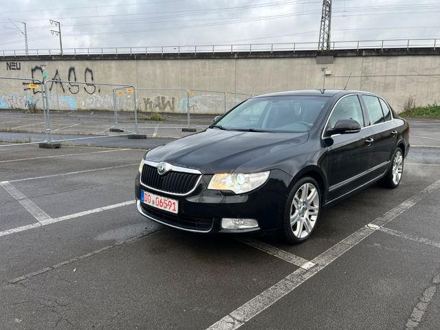 Skoda Superb 2.0 TDI/Elegance/XENON/LEDER/NAVI/PDC/ALU