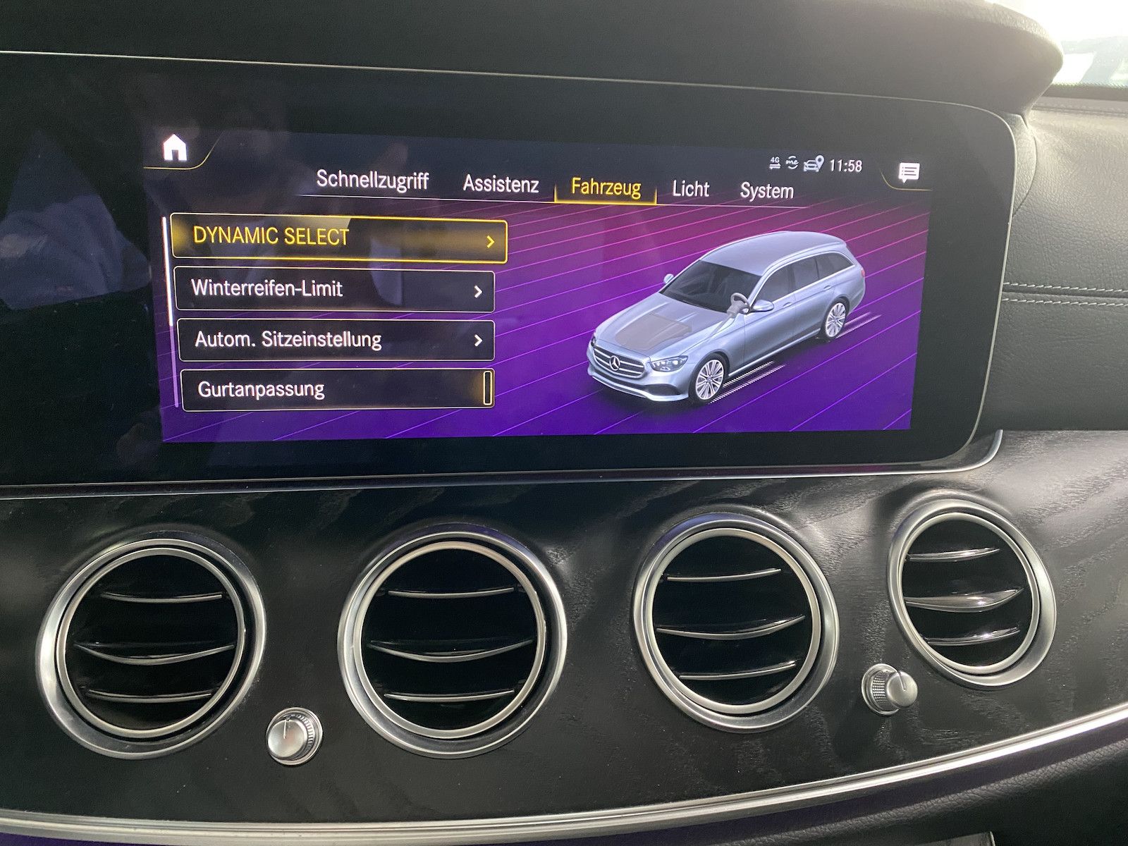 Fahrzeugabbildung Mercedes-Benz E 220 d T AMG/PANO/STHZG/´20/DIS/BUR/AHK/