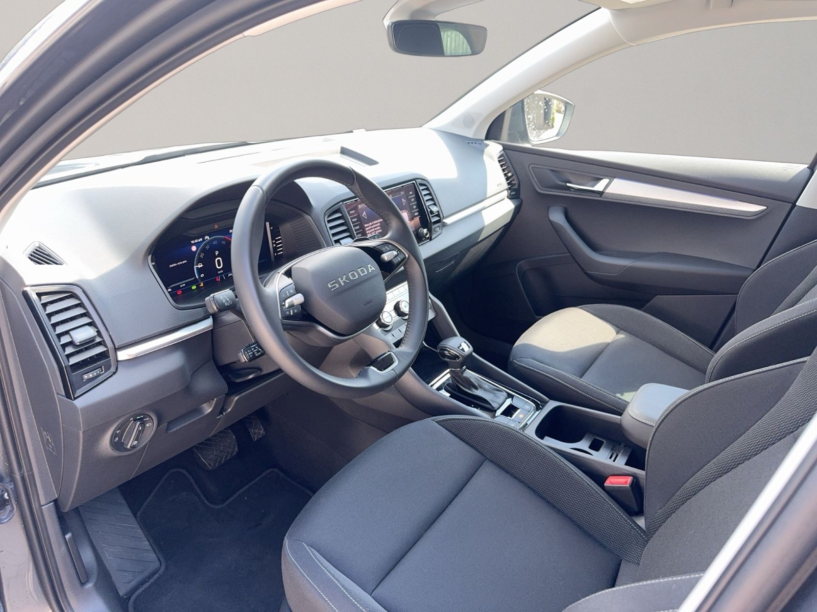 Karoq 2.0 TDI Tour 4x4, AHK, RearView, ACC,Navi,
