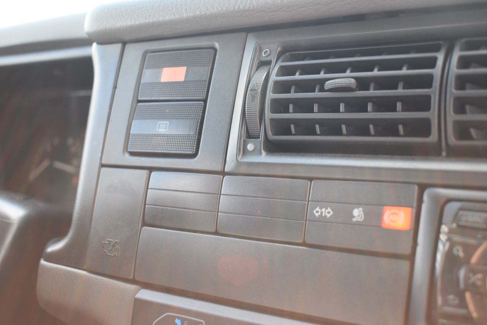 Fahrzeugabbildung Volkswagen T4 Caravelle 2.5 TDI KLIMA/SERVO/ABS/AHK