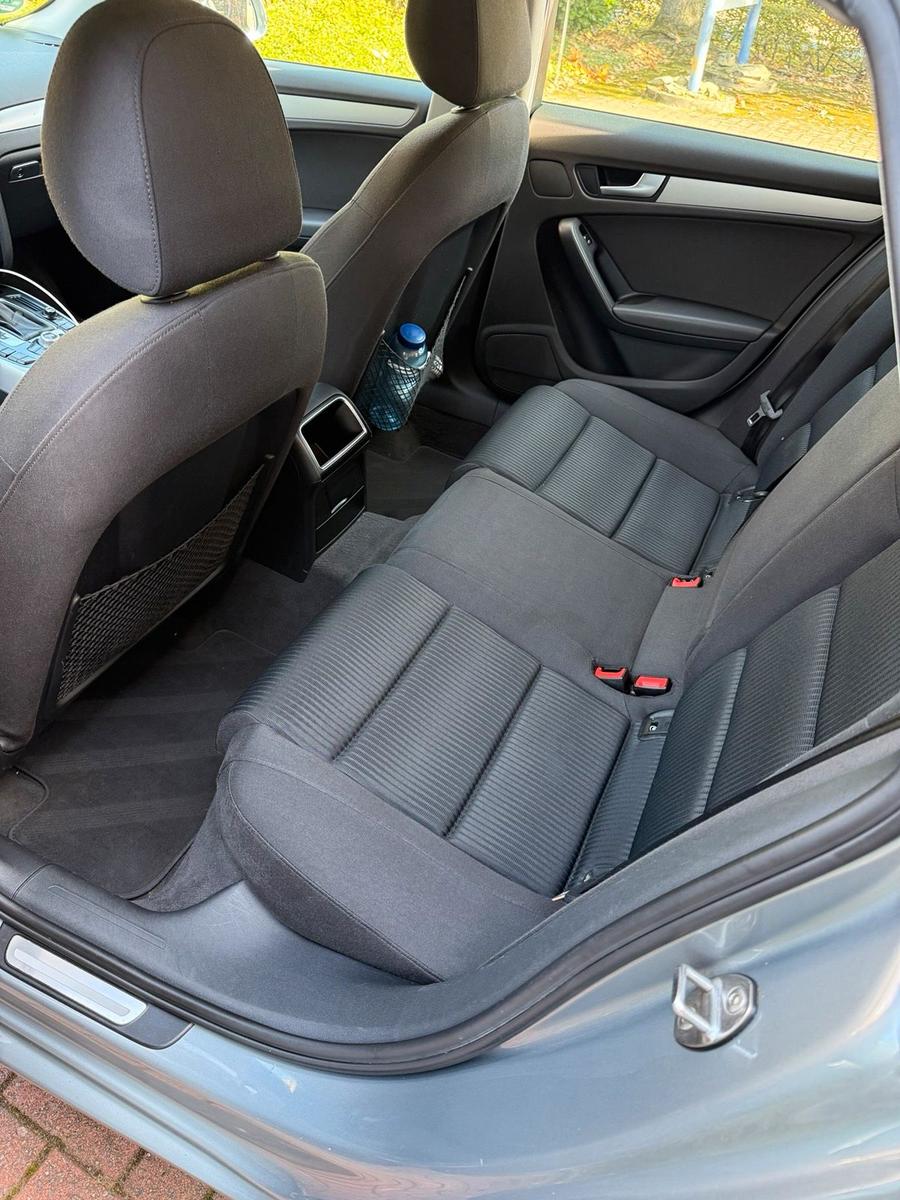 Audi A4 2010 — photo 9