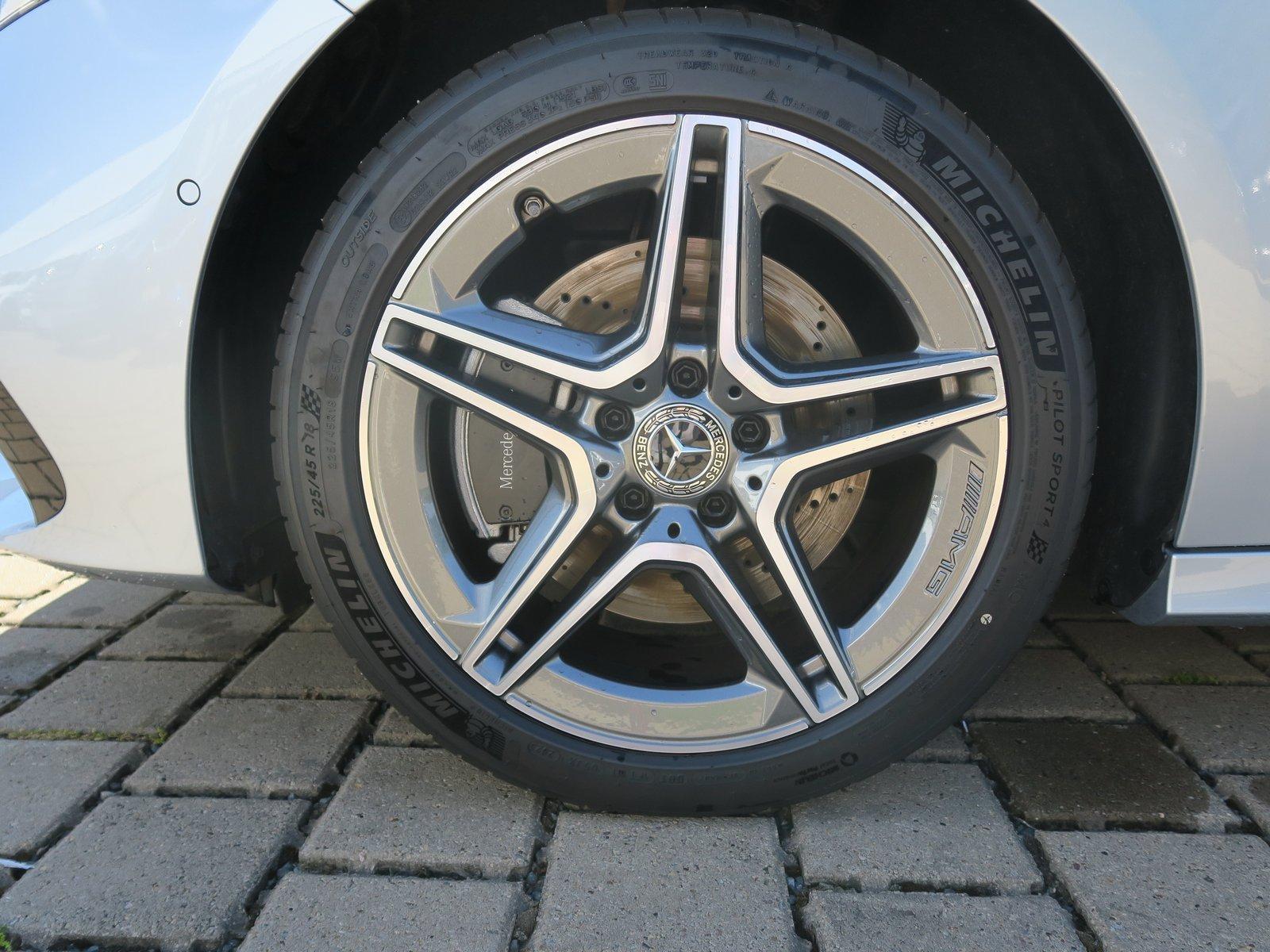 Mercedes-Benz A 250 e AMG Line Premium Burmester Fahrass-Paket