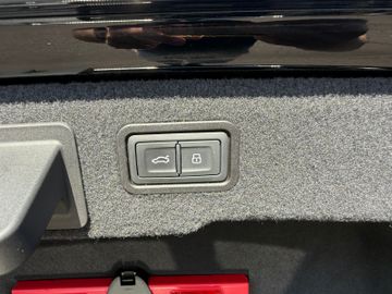 Audi A8 60 TFSI e quattro+AWS+4xe.Sitze+SCA+SBL+HUD++
