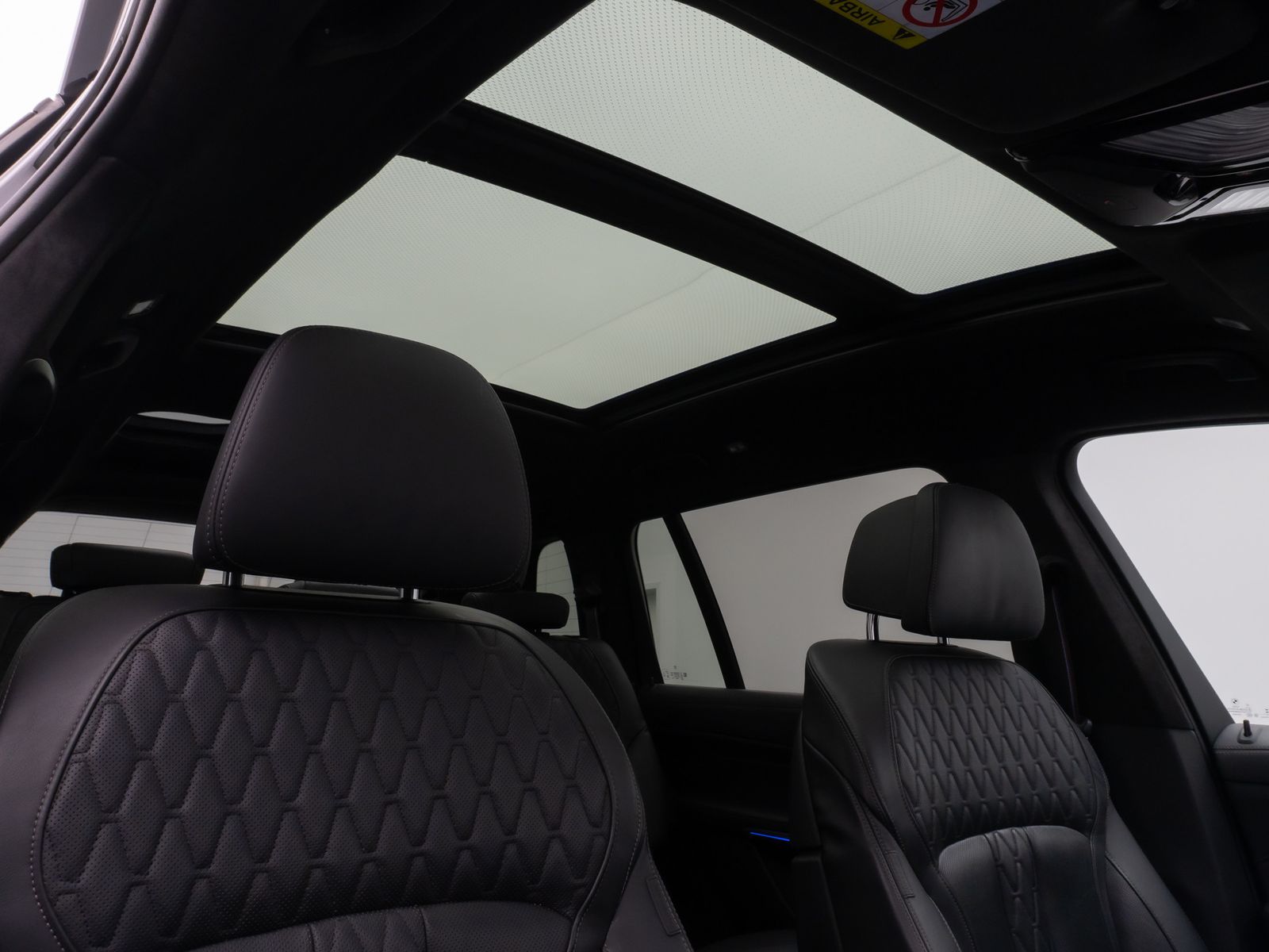 Fahrzeugabbildung BMW X7 M60i SkyLounge Kamera HUD DAB H/K SoftCL 22"