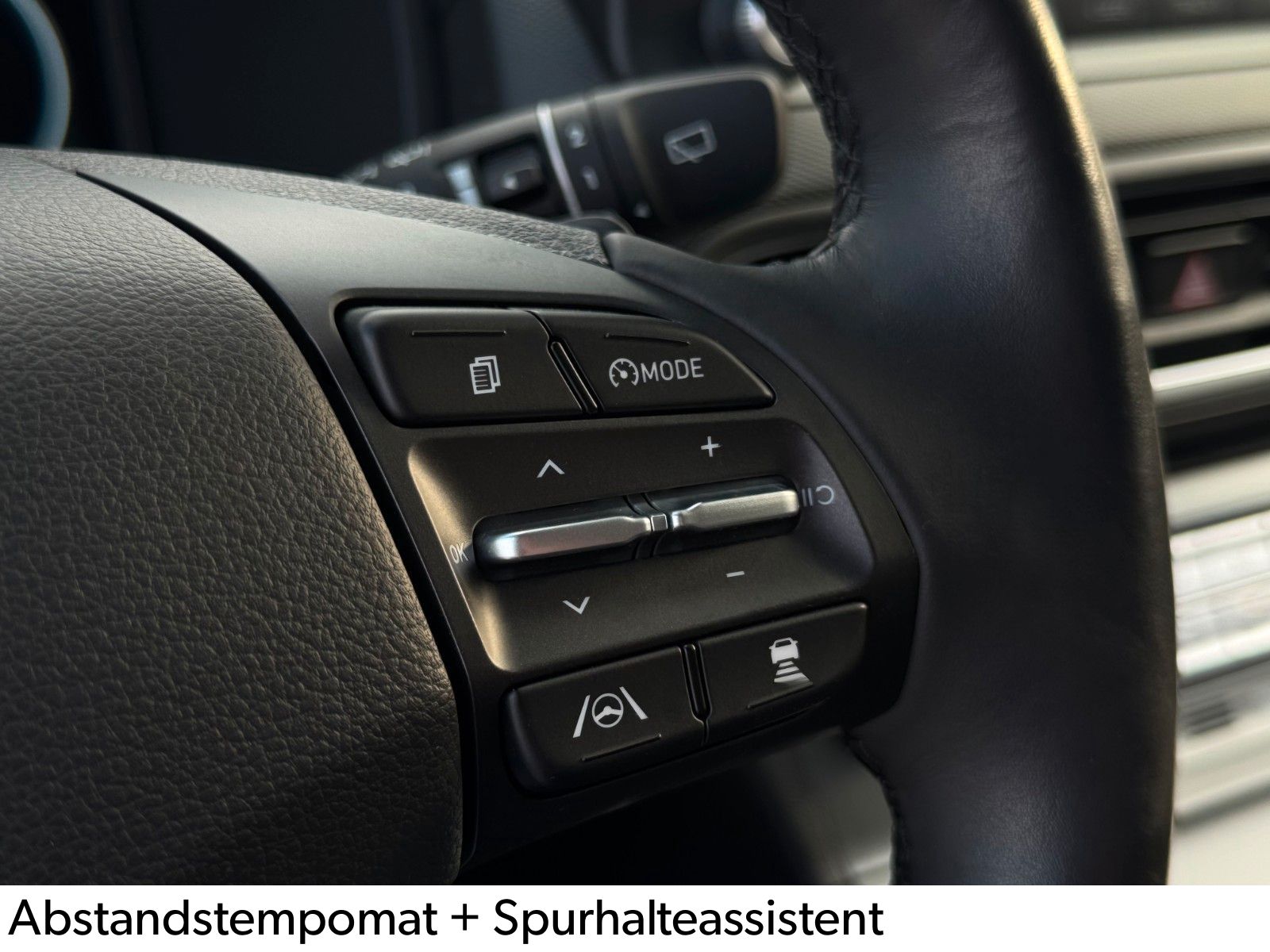 Fahrzeugabbildung Hyundai KONA E Select LKA ACC PDC SHZ LHZ Navi CarPlay