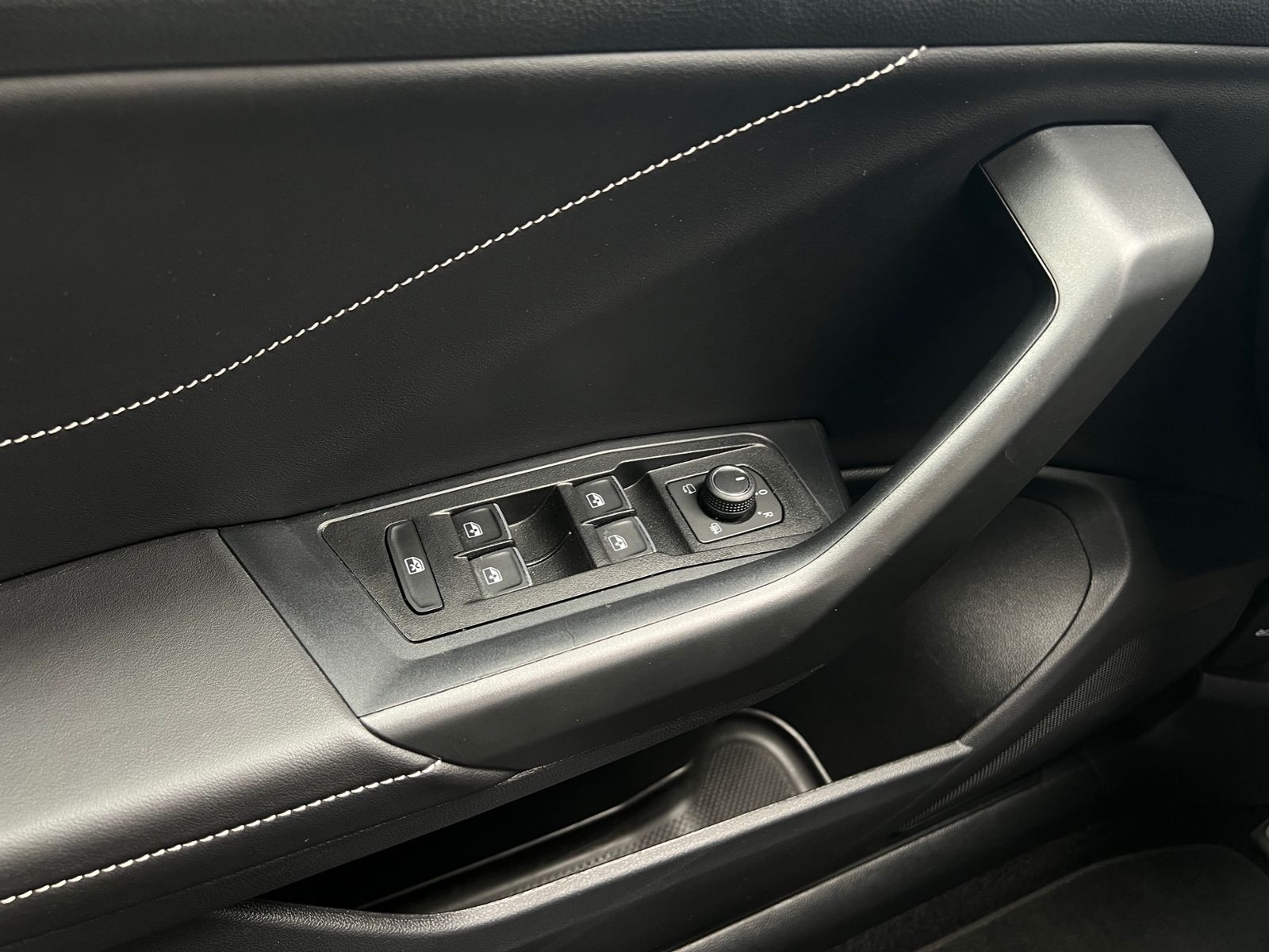 Fahrzeugabbildung Volkswagen T-Roc GOAL 2.0 TDI DSG *AHK, LED, "Plus"-Paket,