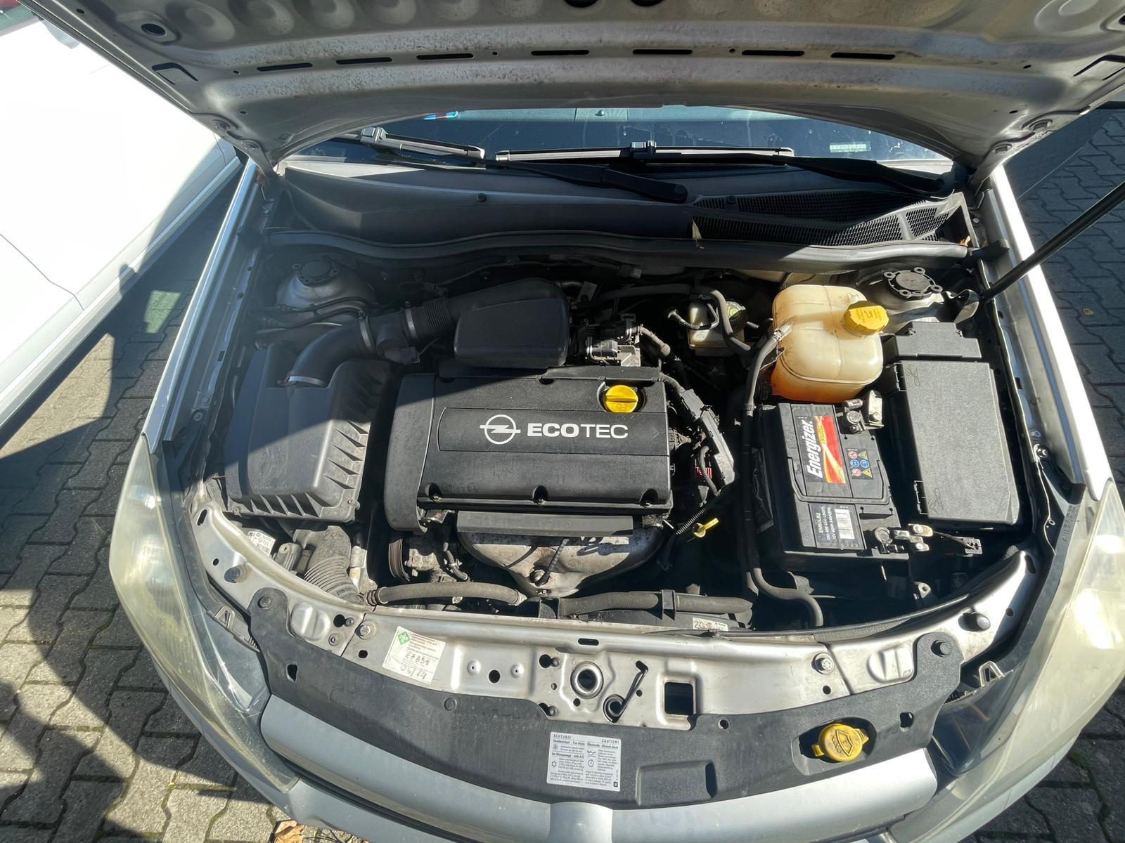 Opel Astra 2004 — photo 11
