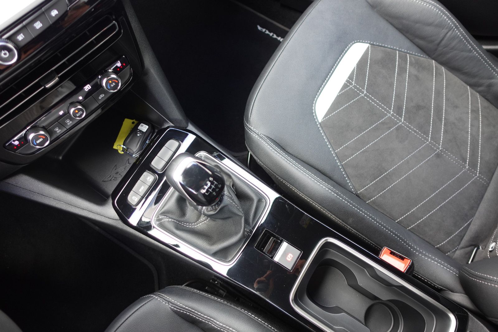 Fahrzeugabbildung Opel Mokka 1.2Turbo  Ultimate Navi,Sitzh.,Kamera,PDC