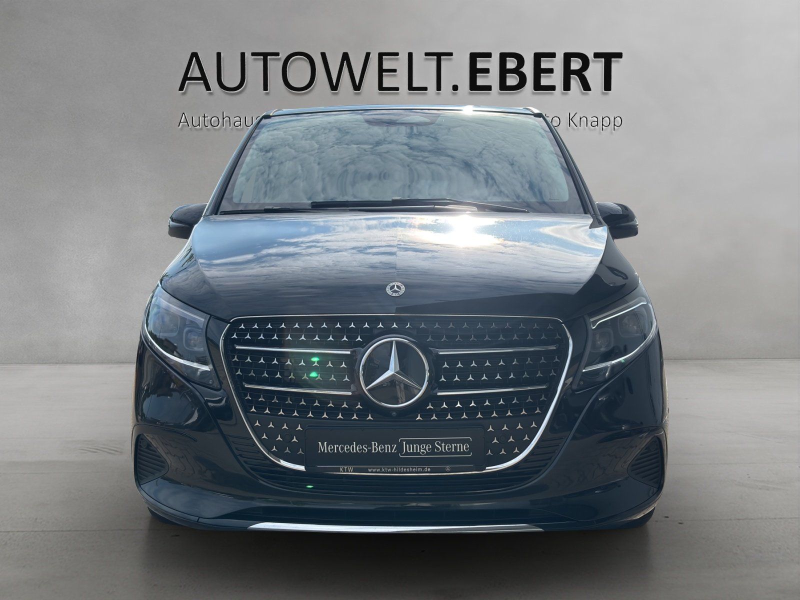 Fahrzeugabbildung Mercedes-Benz V300d 4M XL Avantg DISTRO 8-Sitz AHK Standh MLED