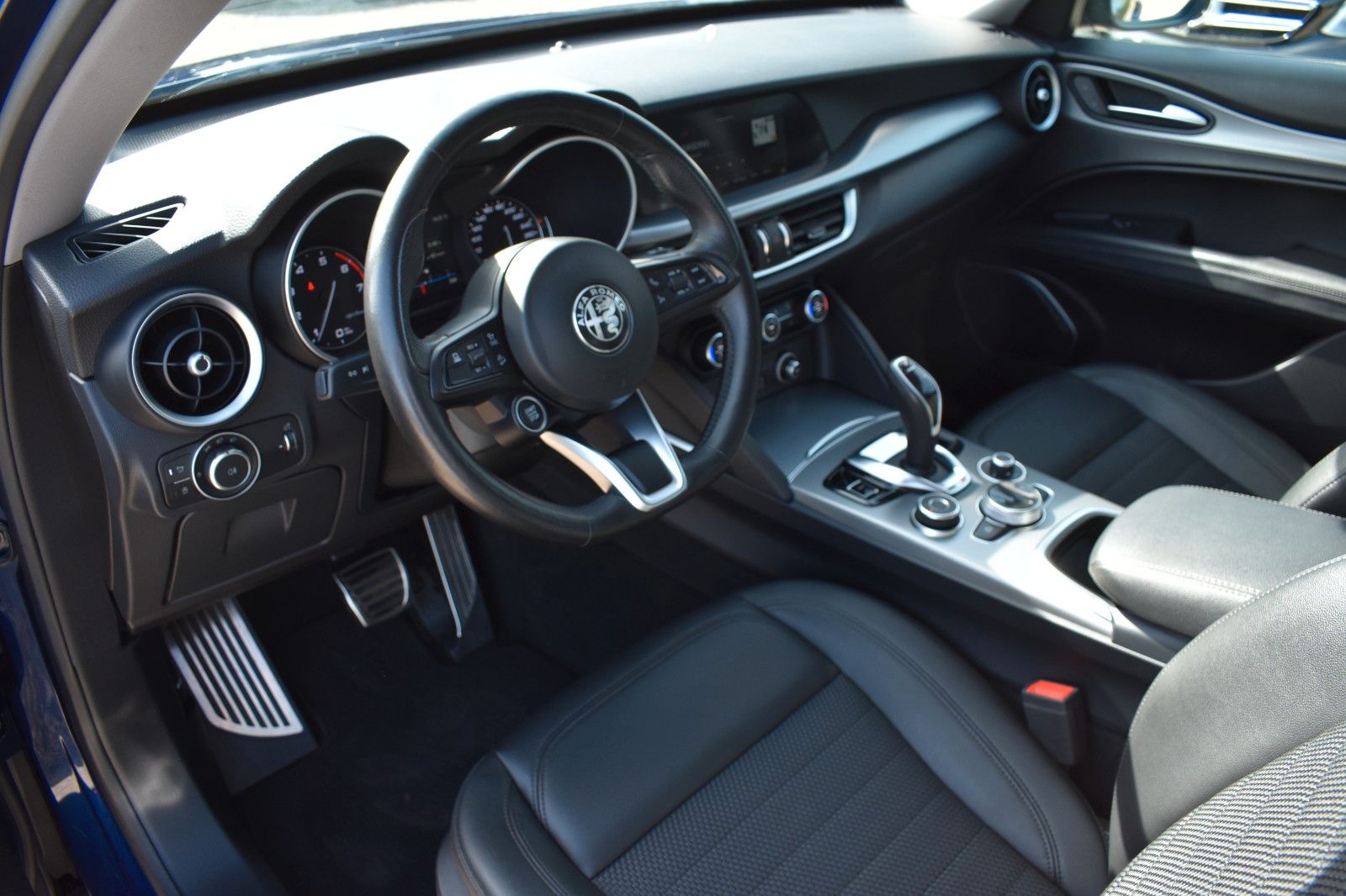 Fahrzeugabbildung Alfa Romeo Stelvio Super Q4 Keyless Go AHK